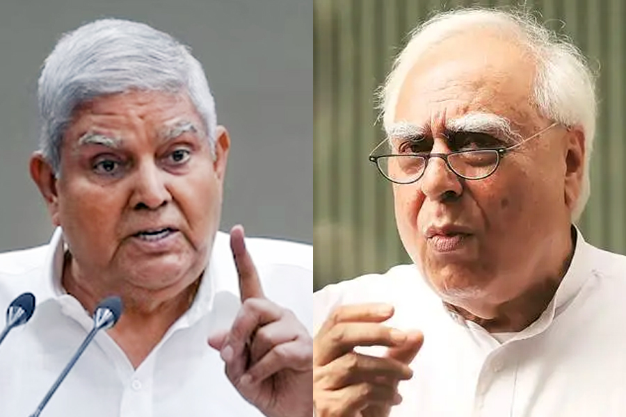 Sibal slammed Dhanakar