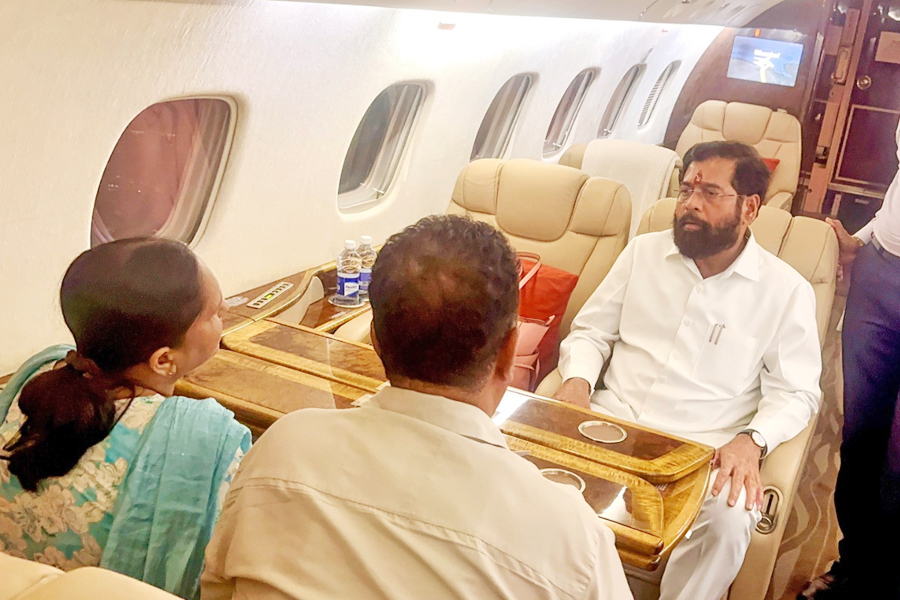 Shinde offers flight