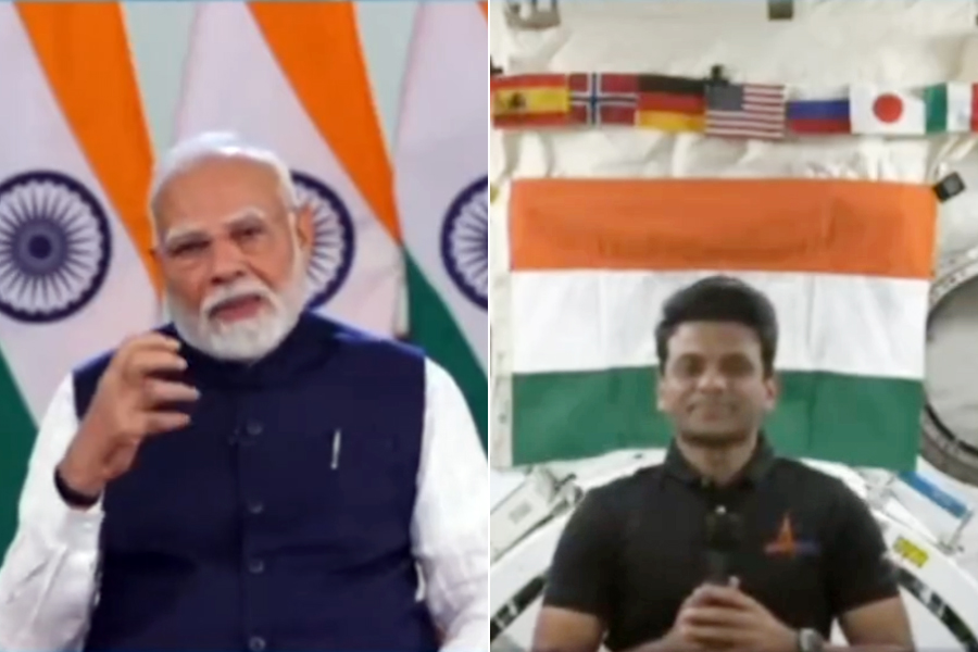 PM Interacts With Shubhanshu