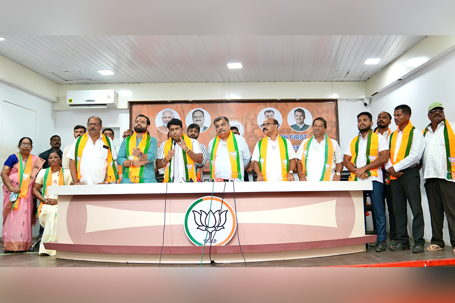 Former corporators join BJP