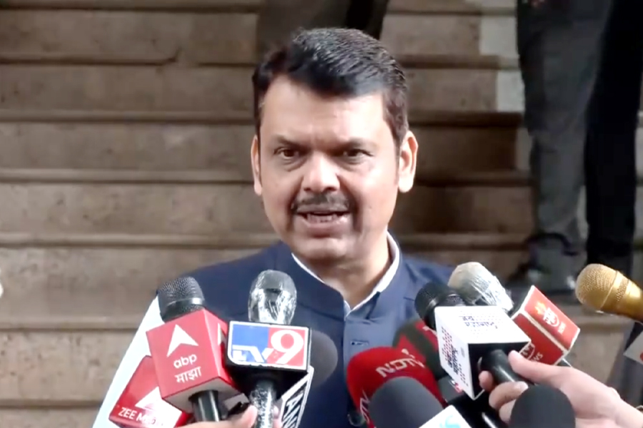 Fadanvis slams Congress