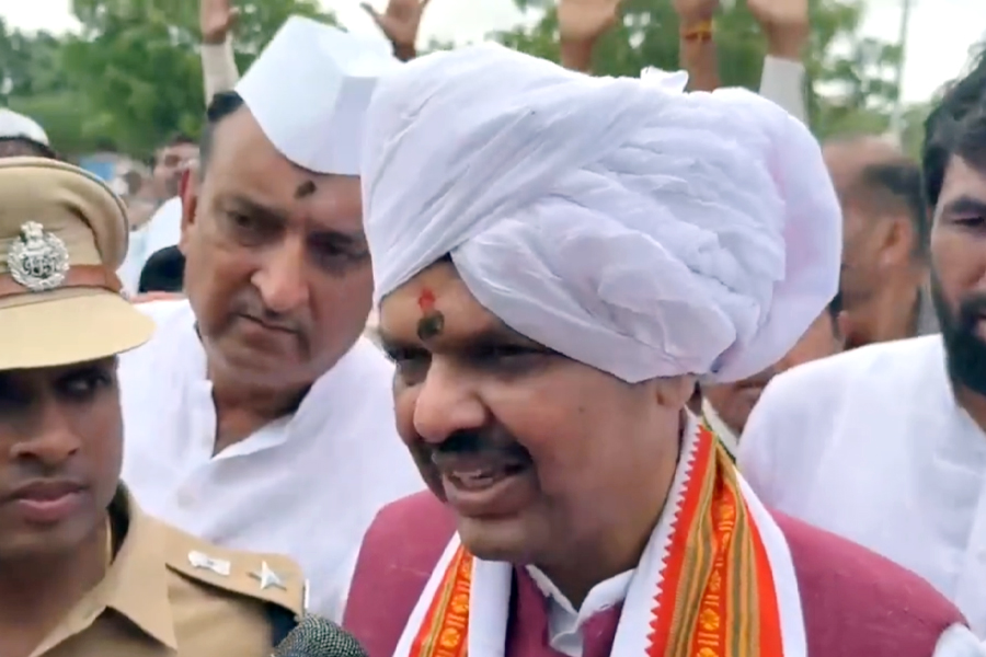 Fadanvis criticizes Uddhav