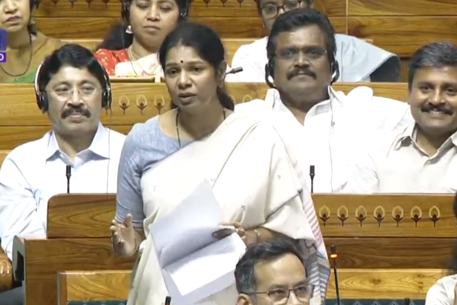 Kanimozhi attacks Shah