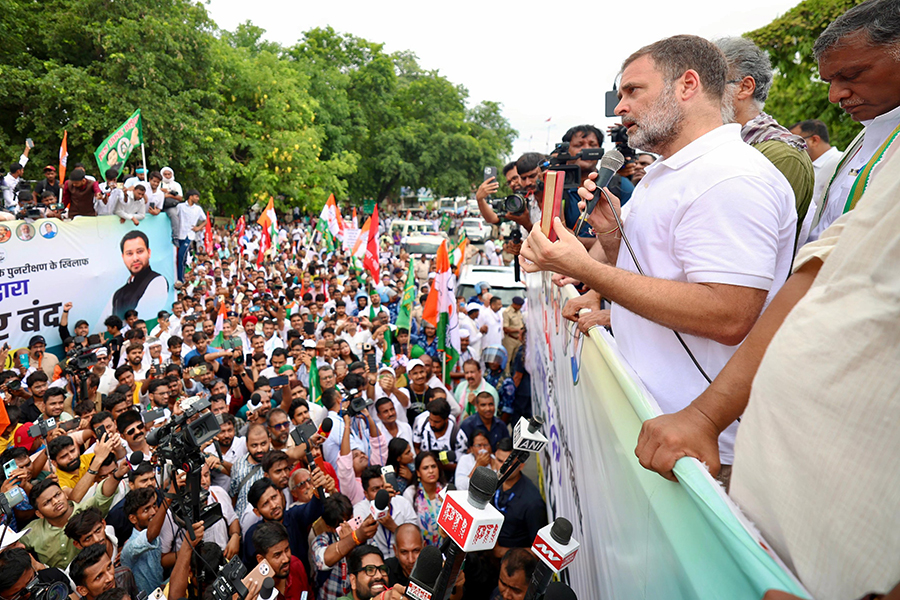 Rahul Tejashwi lead protest