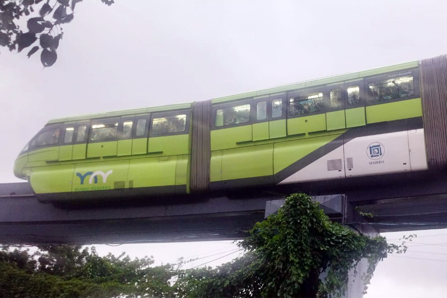 Monorail suddenly stopped