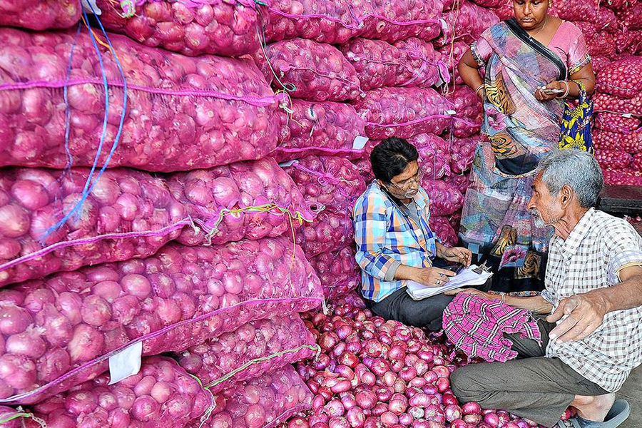 Centre launches onion sale