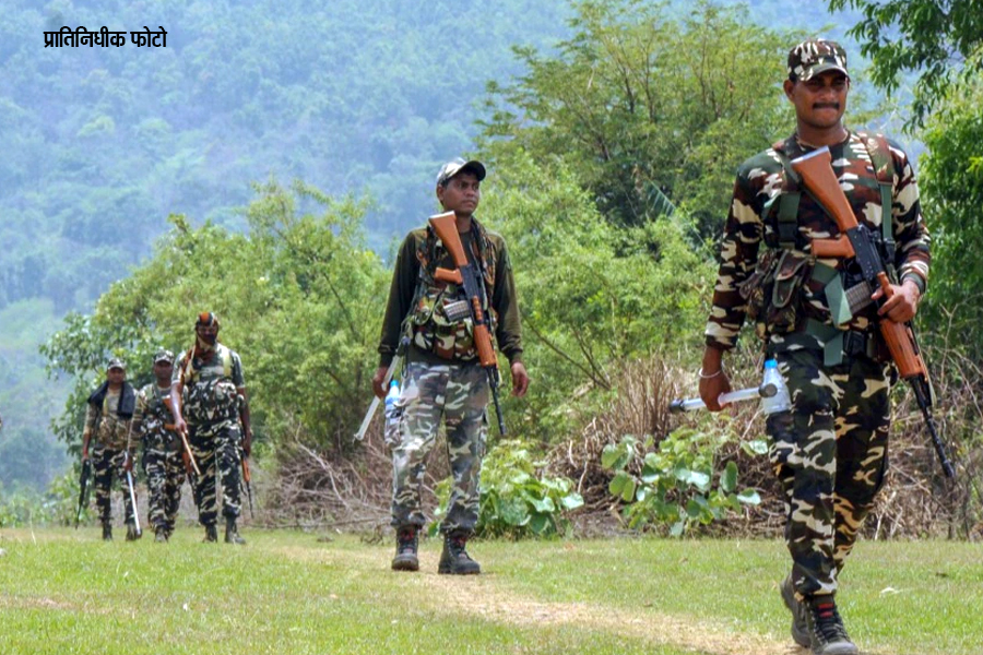 10 Naxals killed