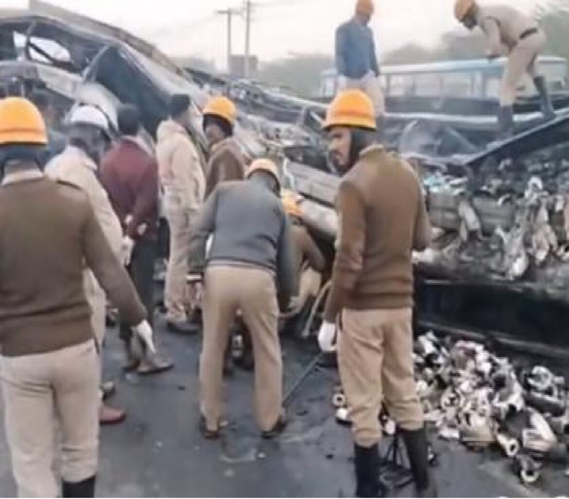 17 killed in Chitradurga accident