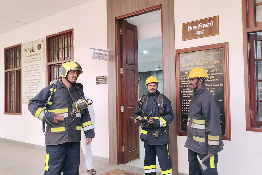 Threat to blow up Collector's office with RDX