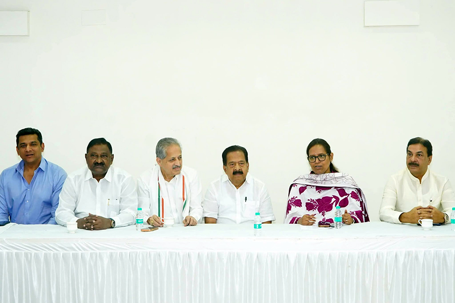 Congress's slogan of contesting independently in Mumbai