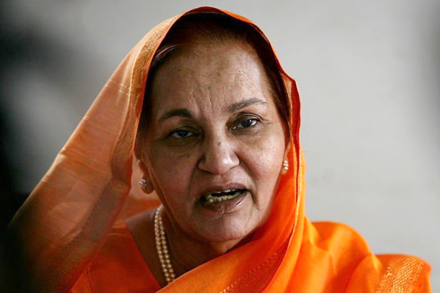 Shalinitai Patil passed away