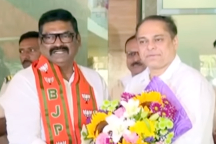 Santosh Dhuri joins BJP