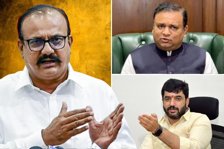 Sapkal criticizes Narvekar and Mohol