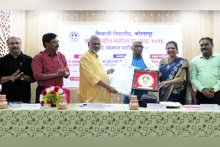 Award presented to senior critic Chandrakant Patil
