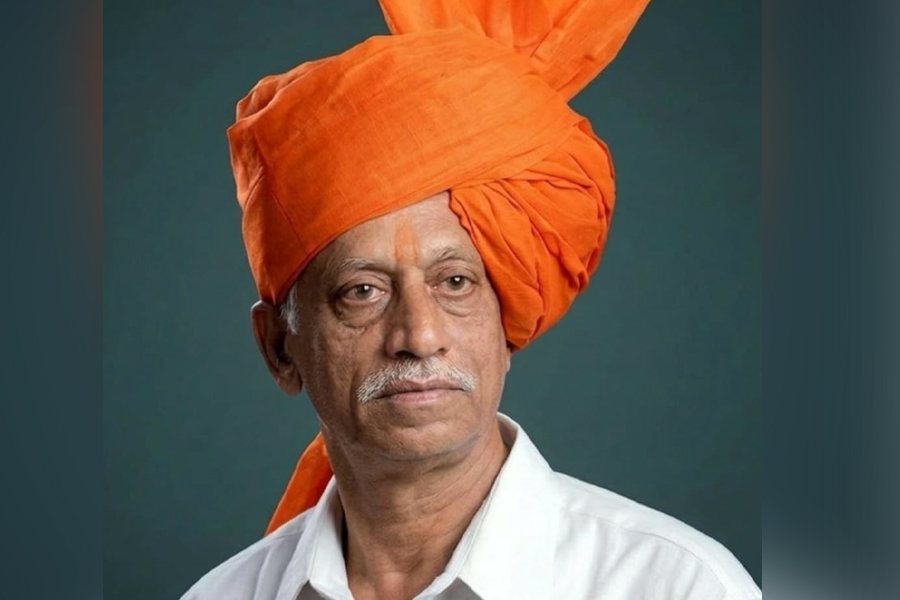 Deepak Dalvi, President of the Maharashtra Ekikaran Samiti, passes away