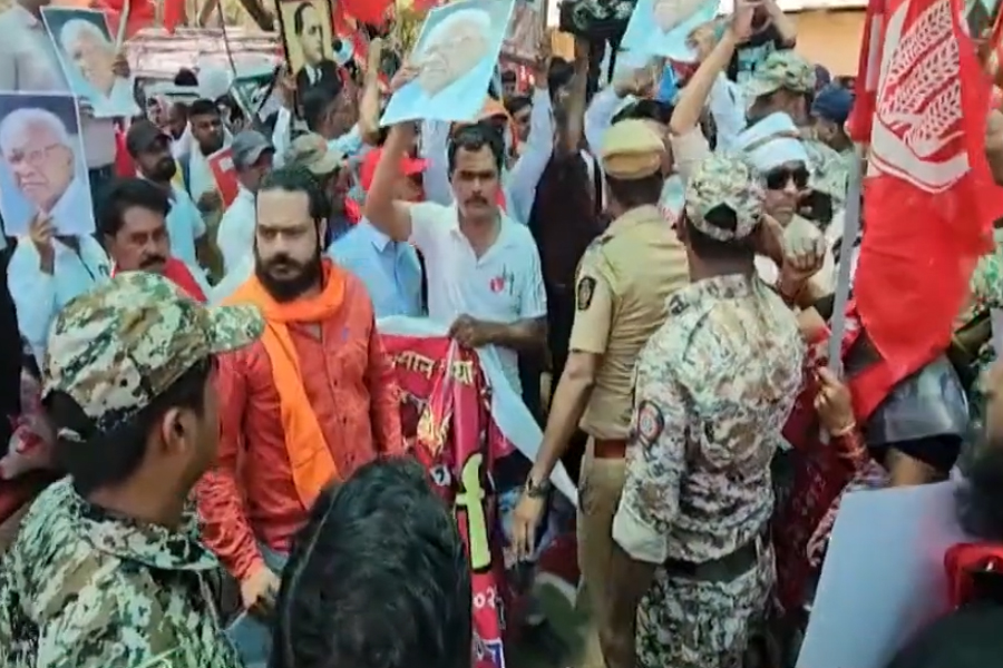 Clash between police and protesters outside Gaikwad's residence