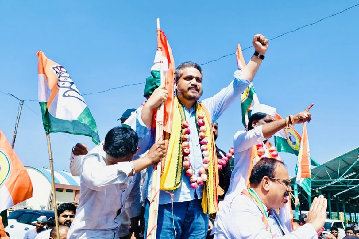 Maha Vikas Aghadi takes to the streets demanding a hike in onion prices