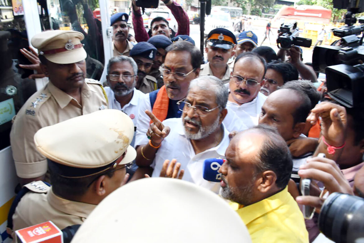 Mango and Cashew Growers' Massive Protest March in Mumbai