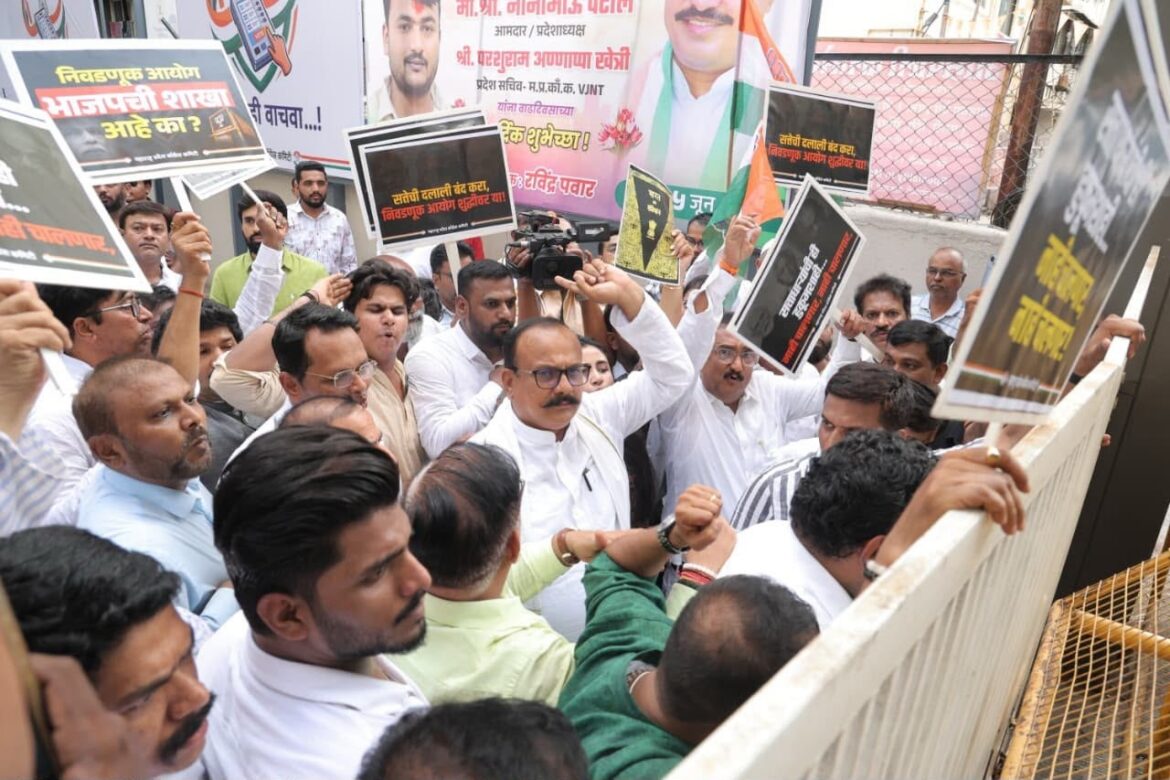 Congress protests against the Election Commission