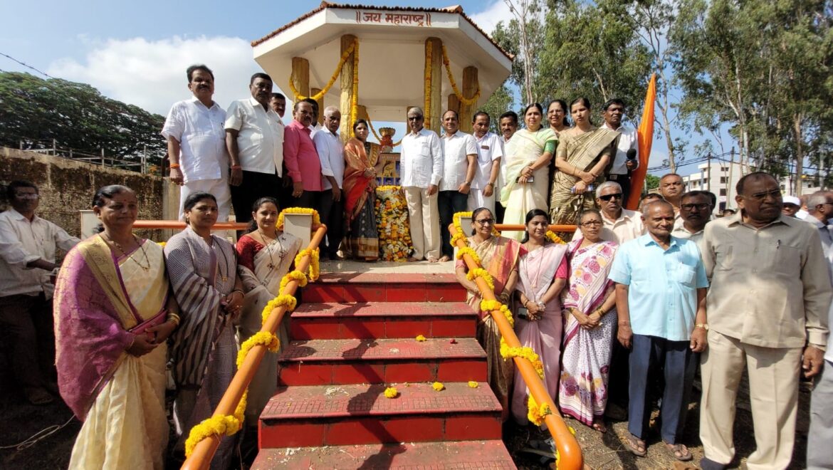Salute to the martyrs of the movement against Kannada compulsion