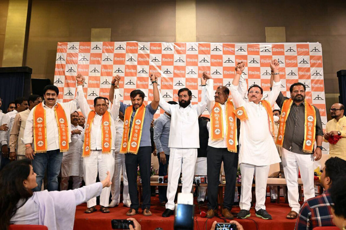 Six rebel MPs join Shiv Sena