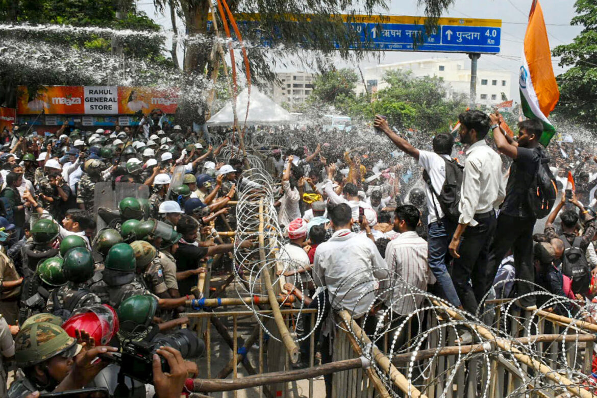 Lathi-charge on a student protest in Jharkhand