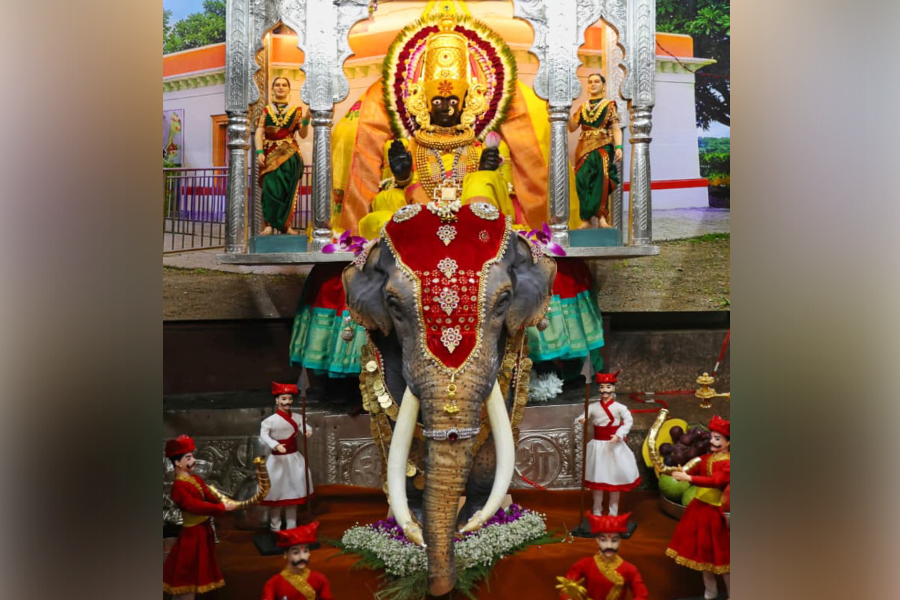 Worship of Karvir-nivasini Ambabai in the 'Gajagauri' form